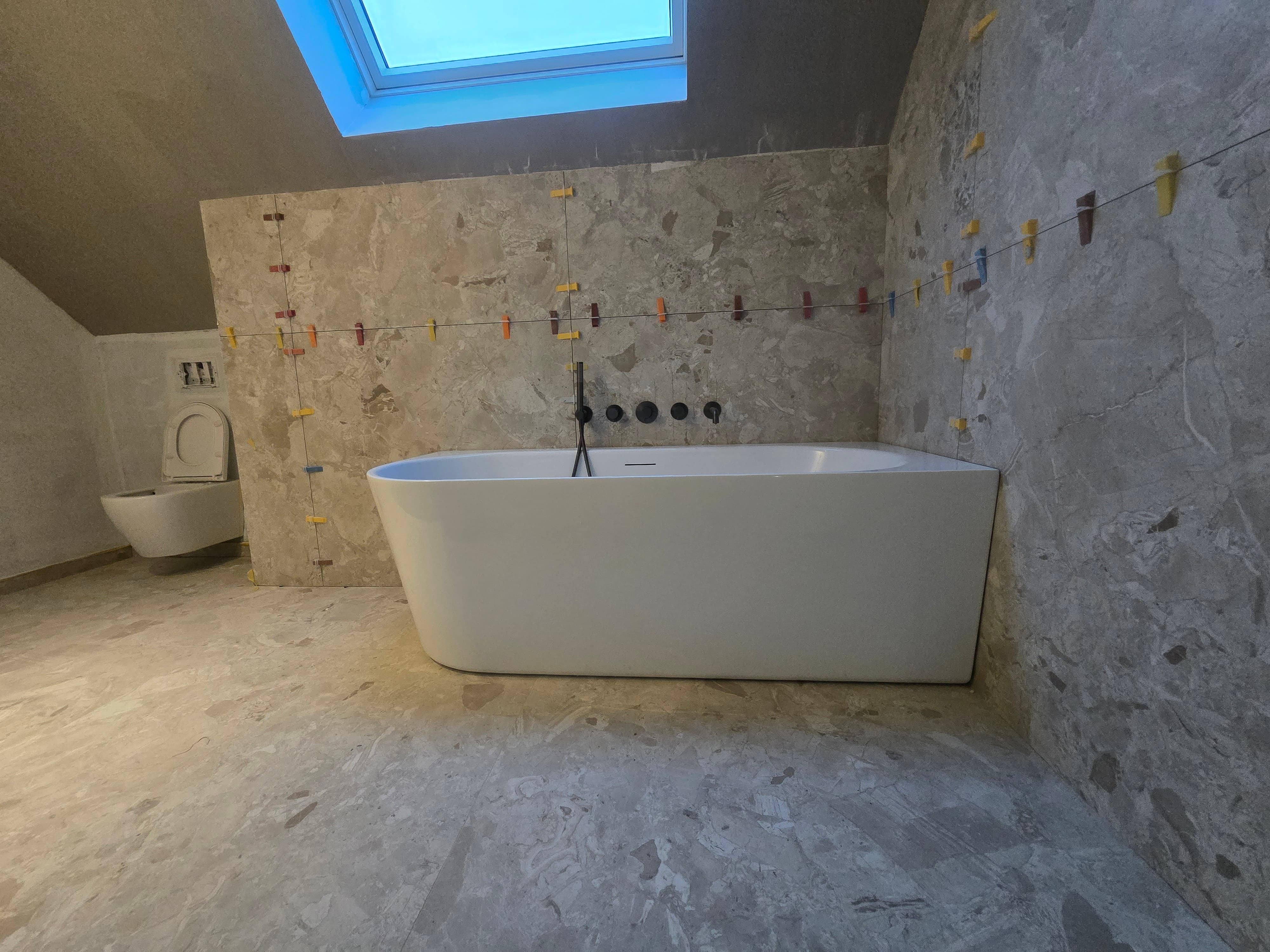 Baignoire ilot marbre vue fenetre
